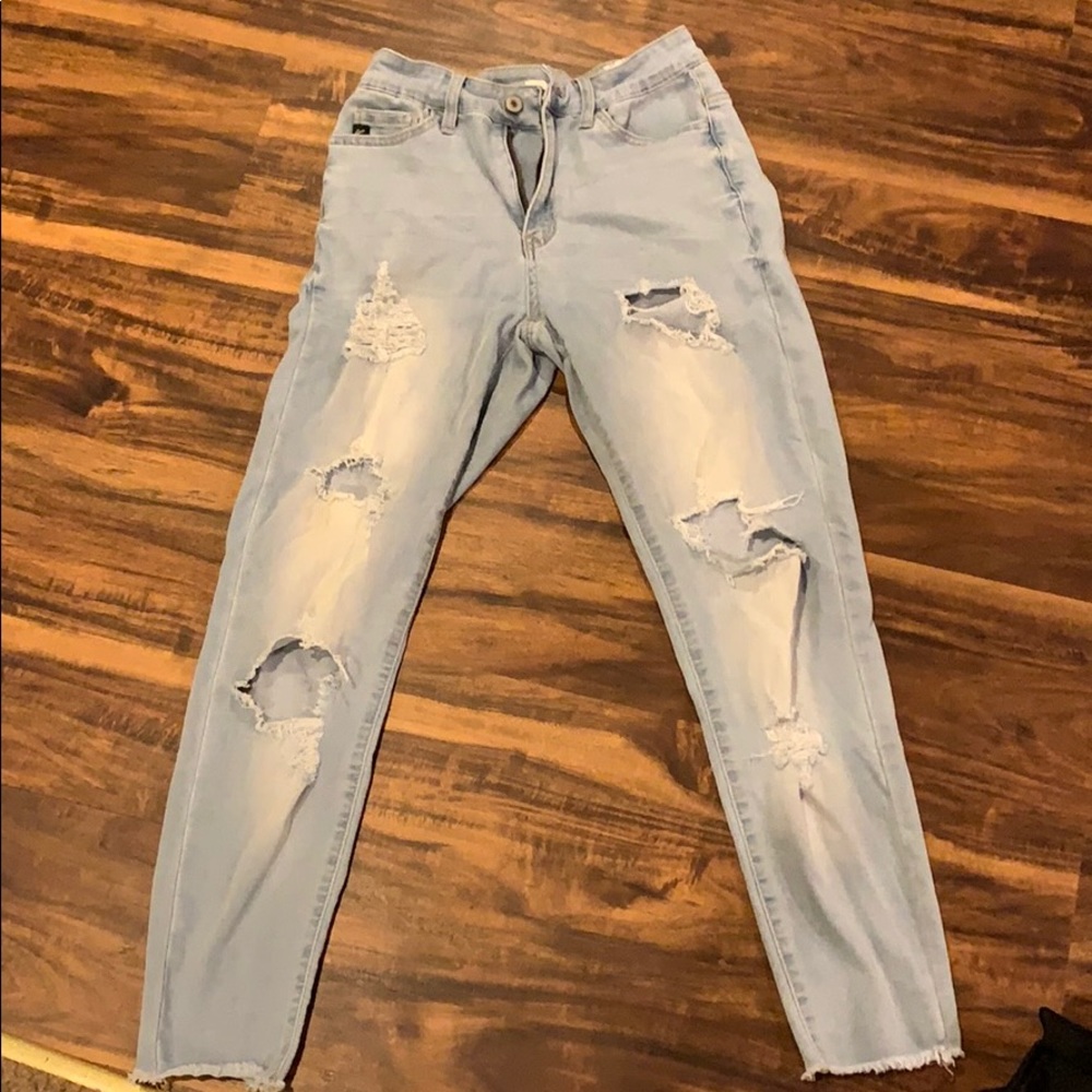 Jeans with holes